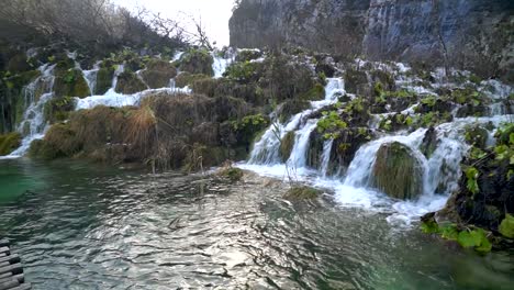 Plitvicer-Wasserfall-Und-Weg-Kroatien