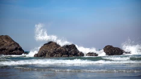 Welle,-Die-über-Felsen-An-Der-Küste-Von-Oregon-Bricht