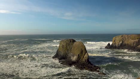 Ocean-waves-crashing-along-sea-stacks-on-the-Oregon-Coast
