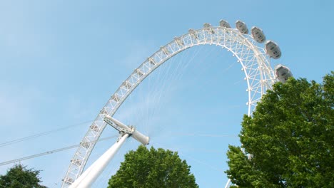 Beautiful-cinematic-slow-motion-pan-of-The-London-Eye-on-a-sunny-summer's-day-with-blue-skies