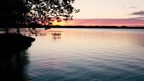 Sonnenaufgang-über-Einem-See-Im-Ländlichen-Wisconsin,-Usa