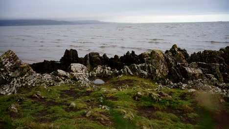 View-of-the-Atlantic-Ocean-,-rocks-on-the-shore-and-waves-on-the-ocean-in-Dundalk-,-Ireland