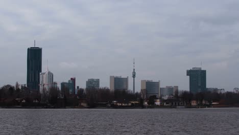 City-buildings-on-the-other-side-of-the-lake