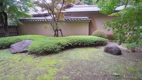 Garden-design-in-Japanese-temples-masterfully-combines-the-green-of-plants,-stones-and-mosses