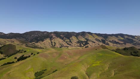 Scenic-Mountain-Near-San-Luis-Obispo-In-California,-USA