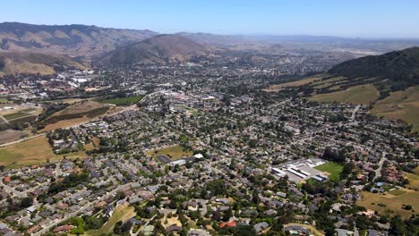 Ultra-High-Angle-View-Von-San-Luis-Obispo-An-Einem-Schönen-Tag