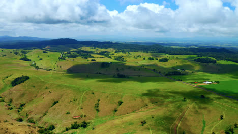 Lush-Green-Hills-And-Meadow-At-Daytime-In-Countryside-Area-Of-Atherton-In-Tablelands,-QLD,-Australia