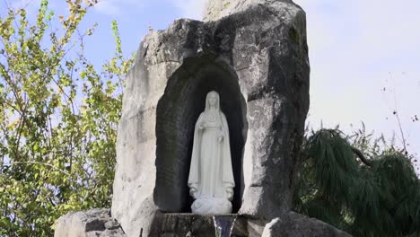 The-White-Virgin-Mary-Statue-Water-Fountain