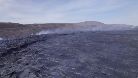 Panorama-Del-Vapor-Del-Magma-Sólido-Del-Volcán-Fagradalsfjall-En-El-Valle-De-Natthagi-En-Islandia