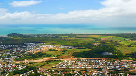 Panoramablick-Auf-Den-Vorort-Atherton-In-Queensland,-Australien-Tagsüber---Drohnenaufnahme-Aus-Der-Luft