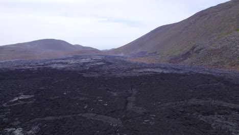 Luftaufnahme-Von-Weit-Verbreitetem-Magma-Im-Natthagi-Tal-Aufgrund-Des-Ausbruchs-Des-Fagradalsfjall-Vulkans-In-Island