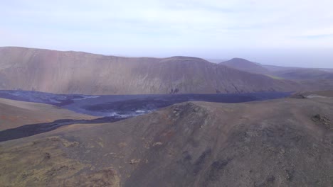 Campo-De-Lava-Basáltica-Del-Volcán-Fagradalsfjall-En-El-Valle-De-Natthagi-En-Islandia