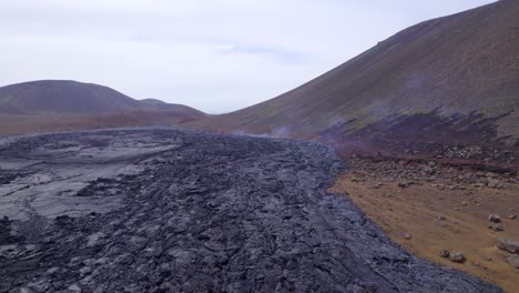 La-Lava-Negra-Generalizada-Devasta-El-Valle-De-Natthagi-Debido-A-La-Erupción-Del-Volcán-Geldingadalir.