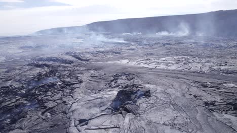 Gas-Volcánico-Saliendo-De-La-Lava-Debido-A-La-Erupción-Del-Fagradalsfjall-En-Islandia