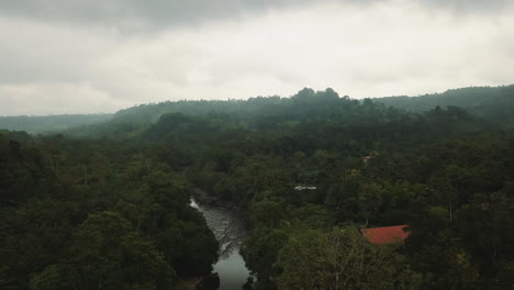 Fluss-In-Der-Ecuadorianischen-Choco-Zone,-Den-Ecuadorianischen-Nebelwäldern