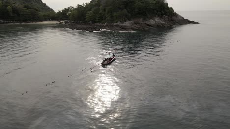 Barco-Pescador-En-El-Océano