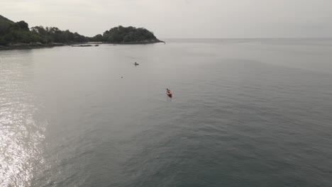 Canoeing-in-the-ocean-close-to-Thailand's-beach