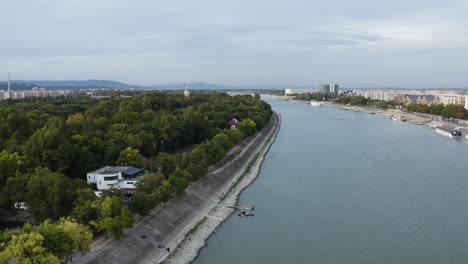 AERIAL---Margaret-Island,-Danube-River,-Budapest,-Hungary,-forward-descending-shot