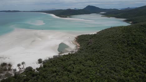 Whitehaven-Beach-With-White-sand-From-Whitsunday-Islands-National-Park-In-QLD,-Australia
