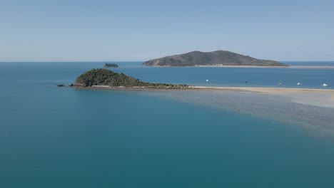 Aerial-View-Of-Coral-Sea-And-Langford-Island-Near-Hayman-In-Whitsunday,-QLD,-Australia