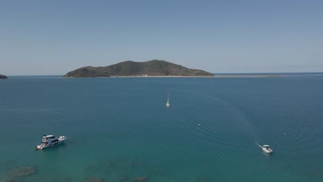 Yachts-And-Boats-Sailing-In-The-Ocean-Near-Langford-Island-In-QLD,-Australia