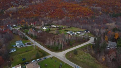 Aerial-view-of-rural-houses-on-the-edge-of-Gatineau-Park-in-the-Ottawa-Valley-in-Canada