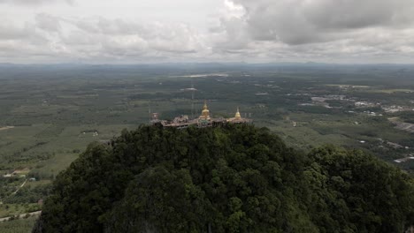 Statue-of-gold-buddha-on-the-top-of-the-hill-in-Thailnad