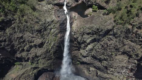 Wallaman-Falls---Single-drop-Waterfall-At-Girringun-National-Park-In-Queensland,-Australia