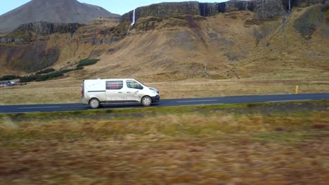 Car-drives-down-scenic-road-in-Iceland