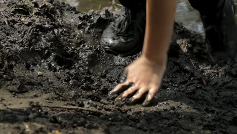 Hands-In-A-Mud-During-Extreme-Race