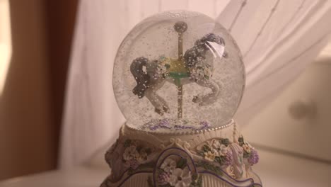 Snowball-toy-glass-with-a-horse-inside
