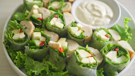 Gemüse-Wrap-Oder-Salatbrötchen-Mit-Cremiger-Salatsauce---Gesunder-Food-Style