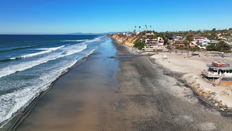 Cálido-Día-Soleado-En-La-Playa-Encinitas-En-El-Sur-De-California