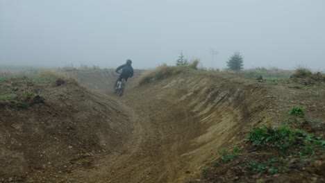 A-downhill-racer-hits-corners-very-fast-in-the-fog