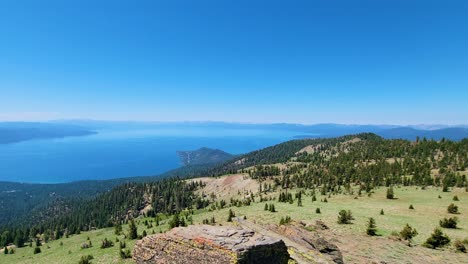 Lake-Tahoe-From-The-Mountain-View-Point-On-A-Sunny-Day-In-California,-USA