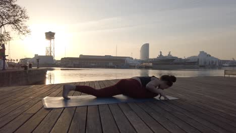 Sunrise-Stretching-Yoga-Übungen-Am-Morgen