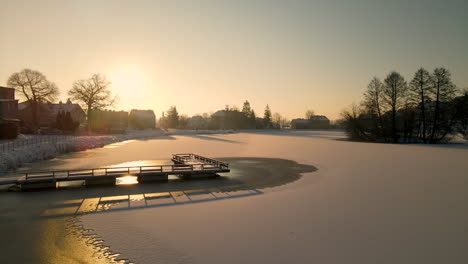 Cold-Winter-Morning-Over-Frozen-Lake-In-Gorowo-Ilaweckie,-Poland