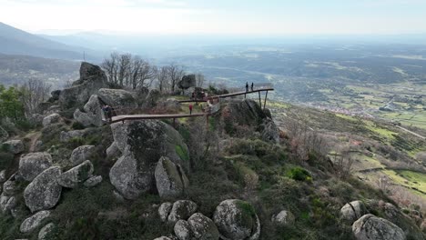 Excursión-A-Los-Balcones-De-Extremadura-En-Cabezabellosa-En-El-Mirador-Del-Castillo