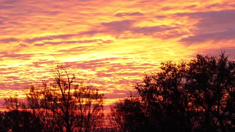 Statische-Aufnahme-Eines-Wunderschönen-Orangefarbenen-Sonnenuntergangs-In-Der-Nähe-Von-Brownwood,-Texas