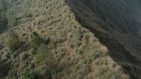 Hikers-Walking-On-Steep-Rocky-Trail-Overlooking-Crater-Of-El-Chichon-Volcano-In-Chiapas,-Mexico
