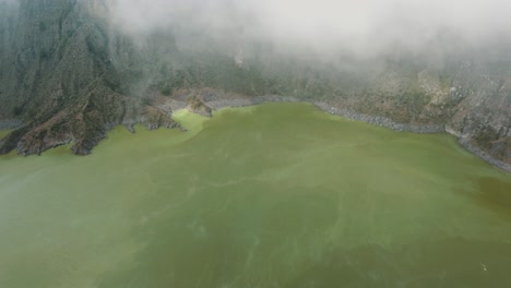 Sulfuric-Green-Lake-In-El-Chichonal-Volcano-In-Chiapas,-Mexico---aerial-drone-shot