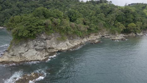 Rugged,-jungle-coastline-of-Playa-La-Vaca-near-the-seaside-town-of-Quepos,-Costa-Rica