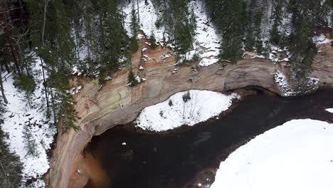 Aerial-view-of-Taevaskodade-hiking-trail-and-cliff-in-Southern-Estonia-in-winter