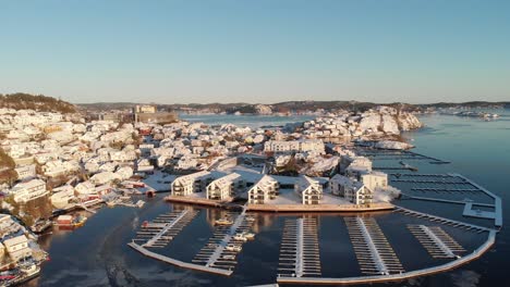 Kragerø-Stadt-Und-Marina-An-Einem-Sonnigen-Wintertag-In-Norwegen