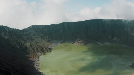 Sulfuric-Green-Lake-Of-El-Chichonal-Volcano-In-Chiapas,-Mexico---aerial-drone-shot