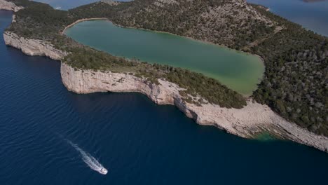 Mir-Lake-at-Croatia's-National-Park-Kornati