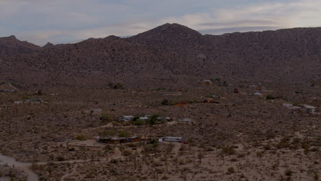 Houses-dot-a-remote-desert-landscape-in-Joshua-Tree,-California-on-a-pretty-morning