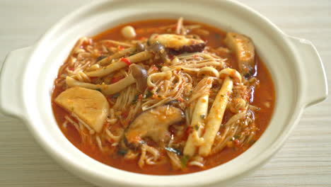 Stir-fried-Spicy-Mushroom-with-Tom-Yum-Soup---Vegan-and-Vegetarian-food-style