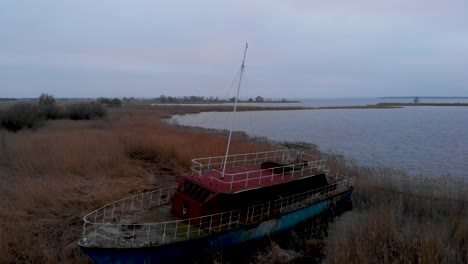 Abandoned-Wrecked-Ship-On-Grassy-Shore-Of-Dabie-Lake-In-Szczecin,-Poland