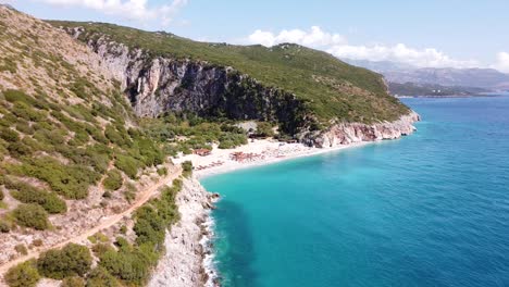 Volando-Hacia-La-Hermosa-Playa-Y-Cañón-Escondidos-De-Gjipe-En-Albania